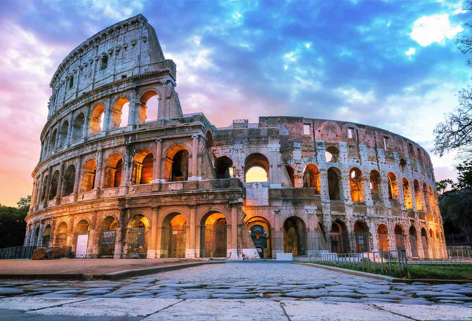 the-roman-coliseum-in-the-early-morning-655490208-5abd1d0f119fa80037ef98b9
